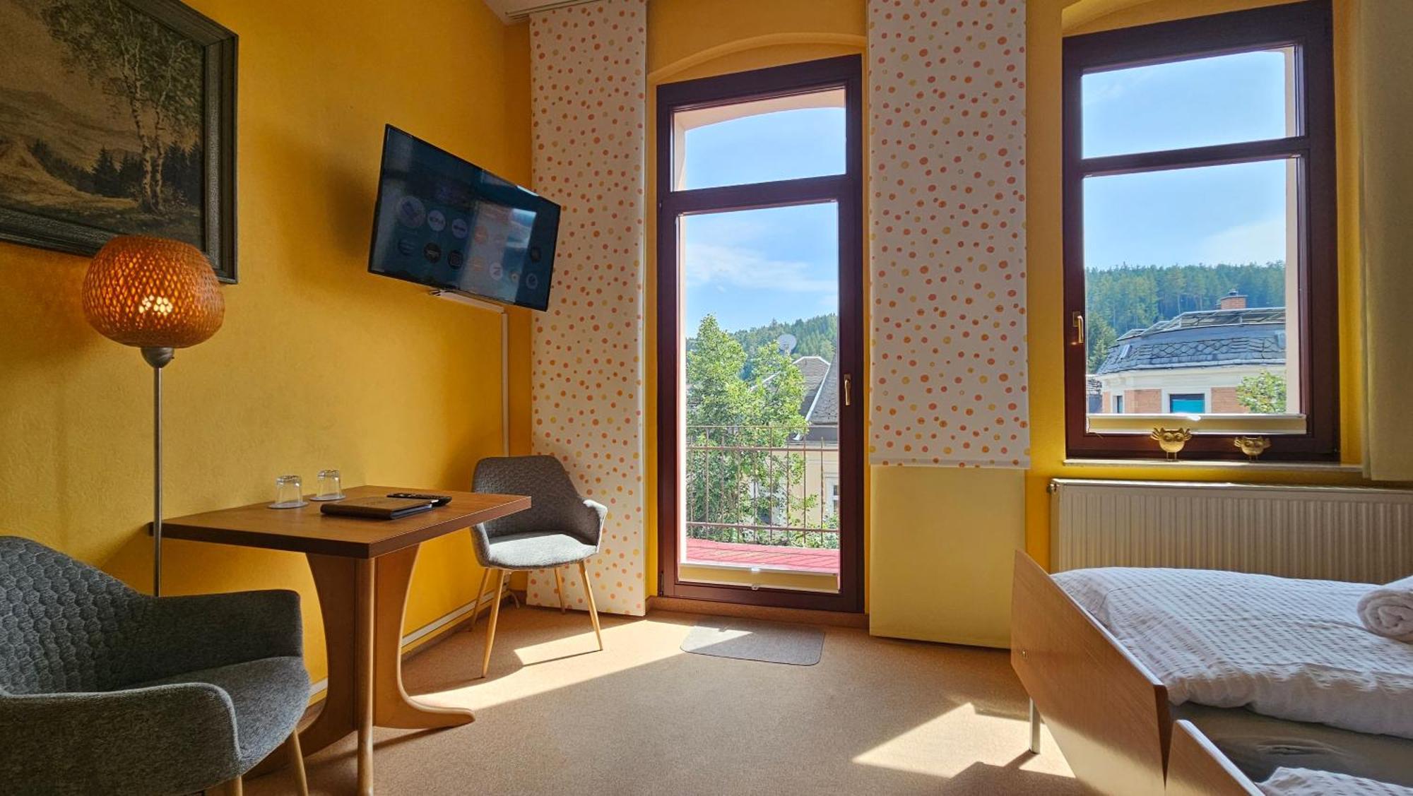 Pension Weisse Rose, Parkplatz, Fruehstueck, Wlan, Zentral Бад-Ельстер Екстер'єр фото
