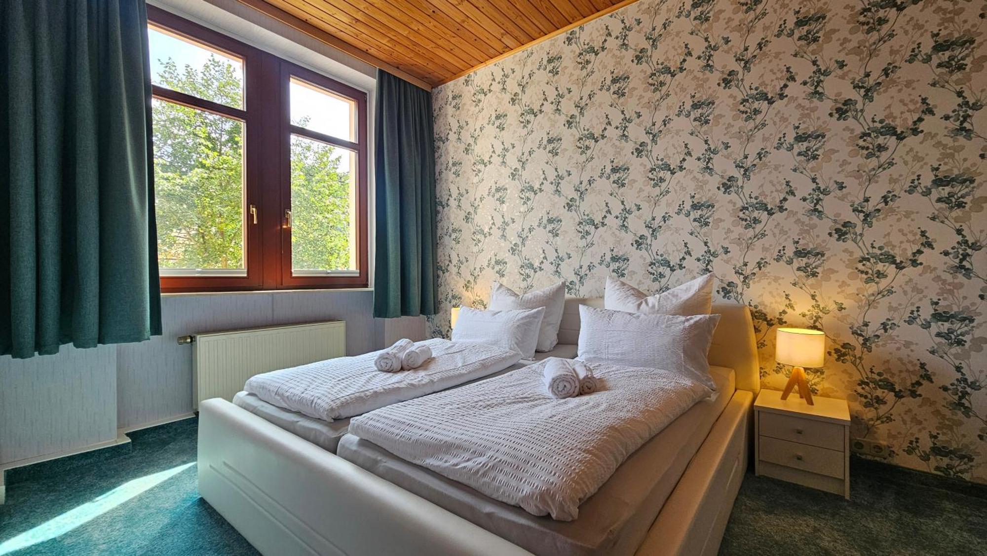 Pension Weisse Rose, Parkplatz, Fruehstueck, Wlan, Zentral Бад-Ельстер Екстер'єр фото