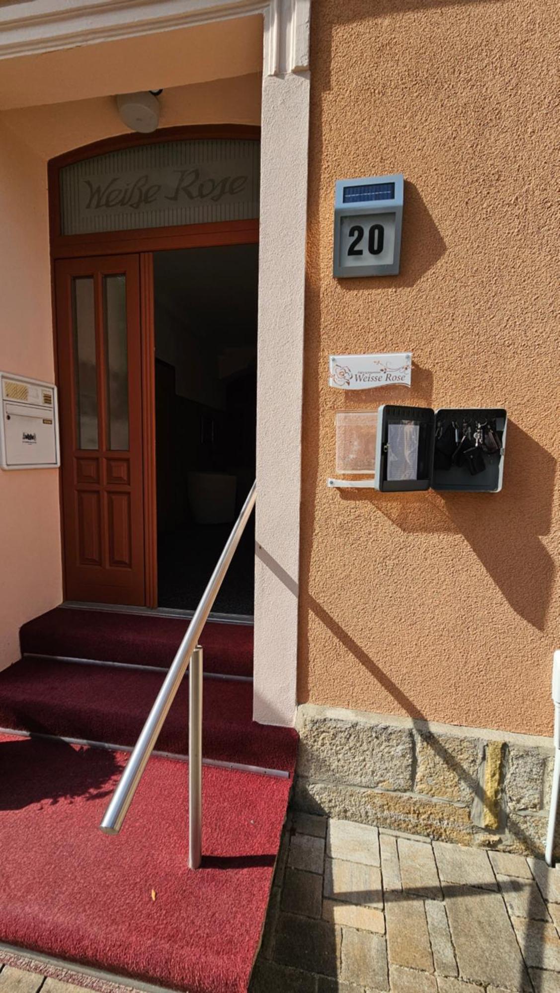 Pension Weisse Rose, Parkplatz, Fruehstueck, Wlan, Zentral Бад-Ельстер Екстер'єр фото