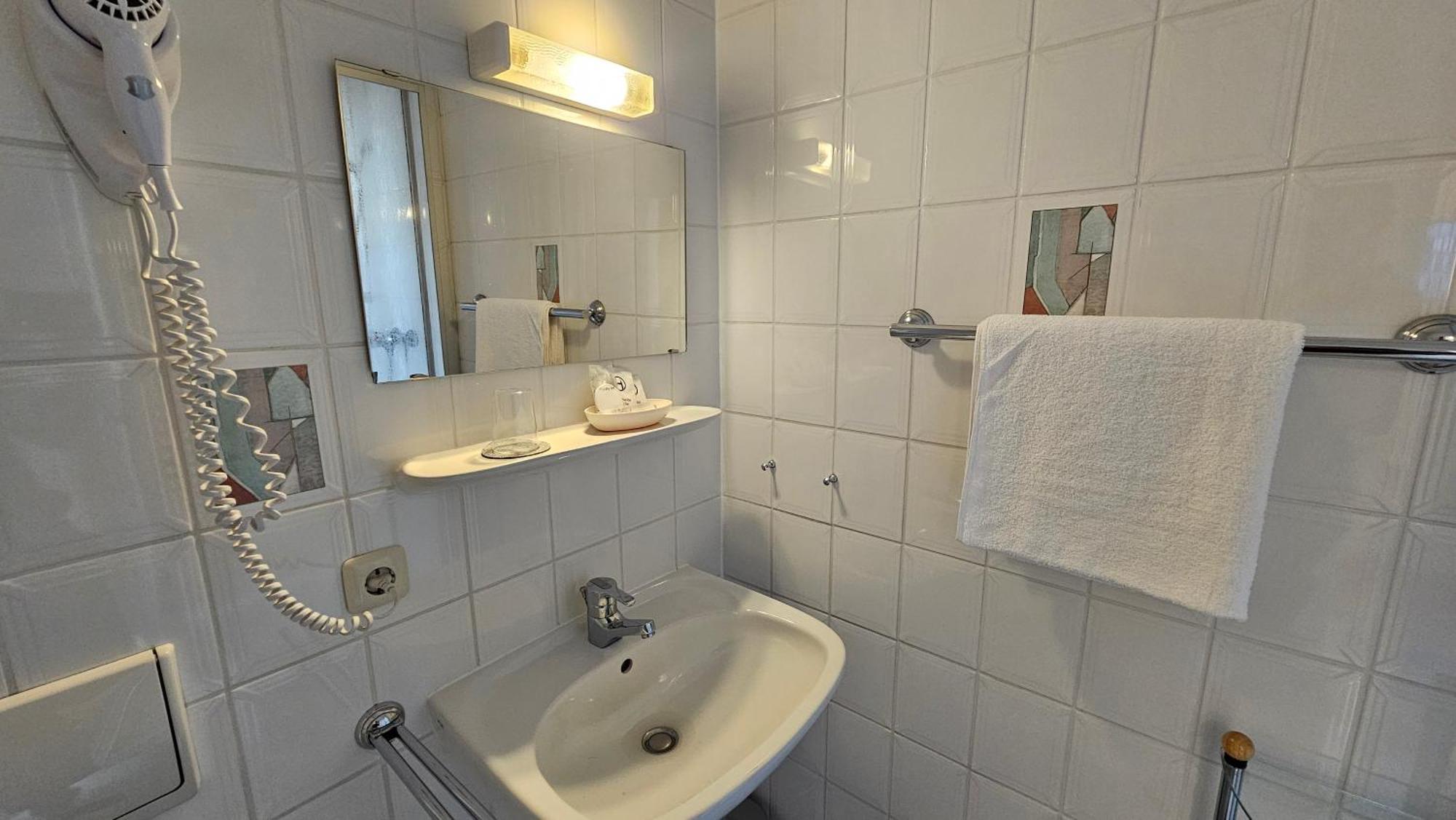 Pension Weisse Rose, Parkplatz, Fruehstueck, Wlan, Zentral Бад-Ельстер Екстер'єр фото