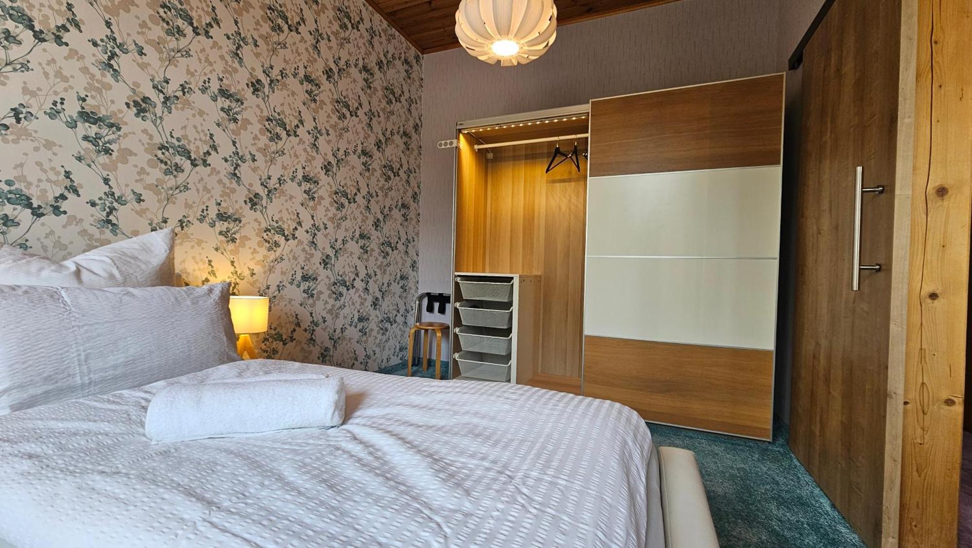 Pension Weisse Rose, Parkplatz, Fruehstueck, Wlan, Zentral Бад-Ельстер Екстер'єр фото