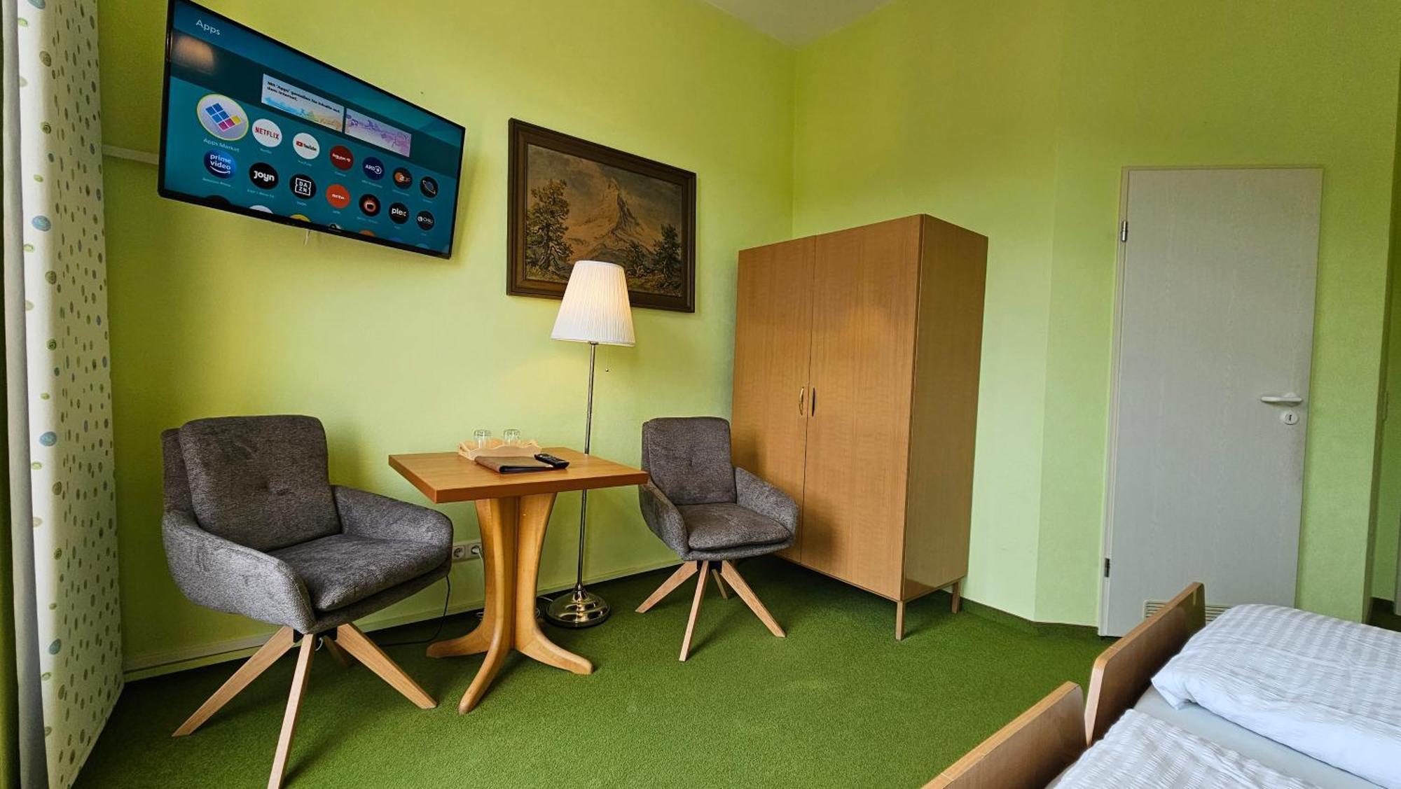 Pension Weisse Rose, Parkplatz, Fruehstueck, Wlan, Zentral Бад-Ельстер Екстер'єр фото