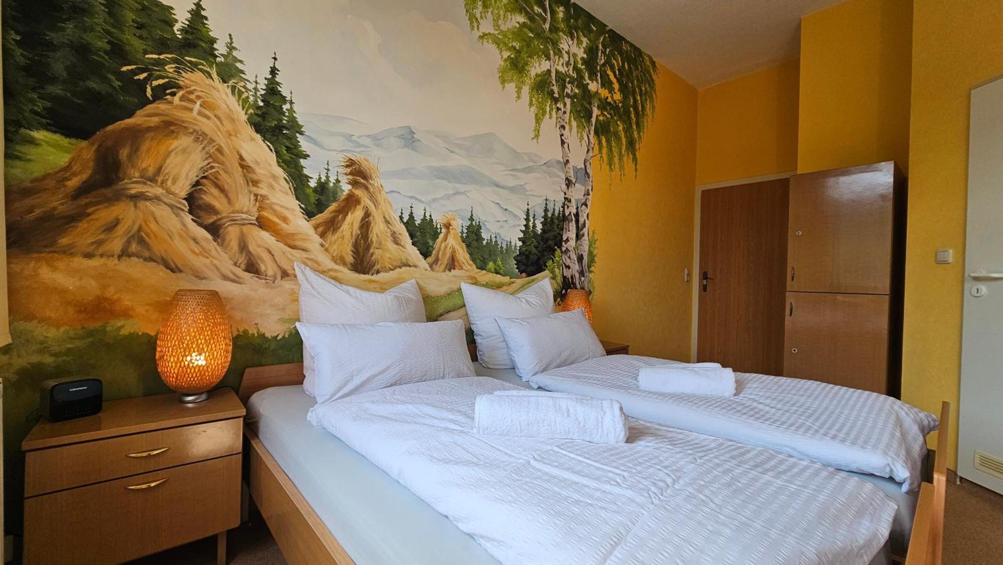 Pension Weisse Rose, Parkplatz, Fruehstueck, Wlan, Zentral Бад-Ельстер Екстер'єр фото