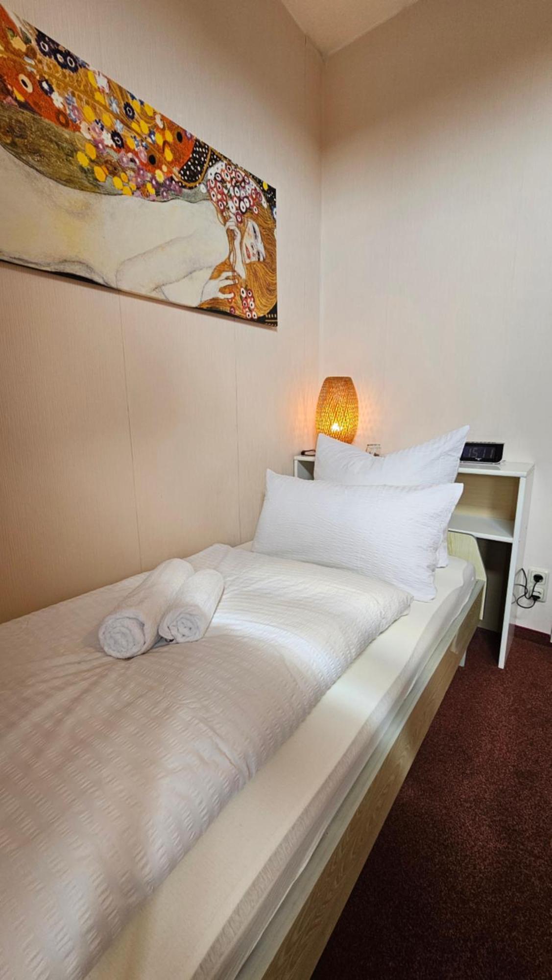 Pension Weisse Rose, Parkplatz, Fruehstueck, Wlan, Zentral Бад-Ельстер Екстер'єр фото