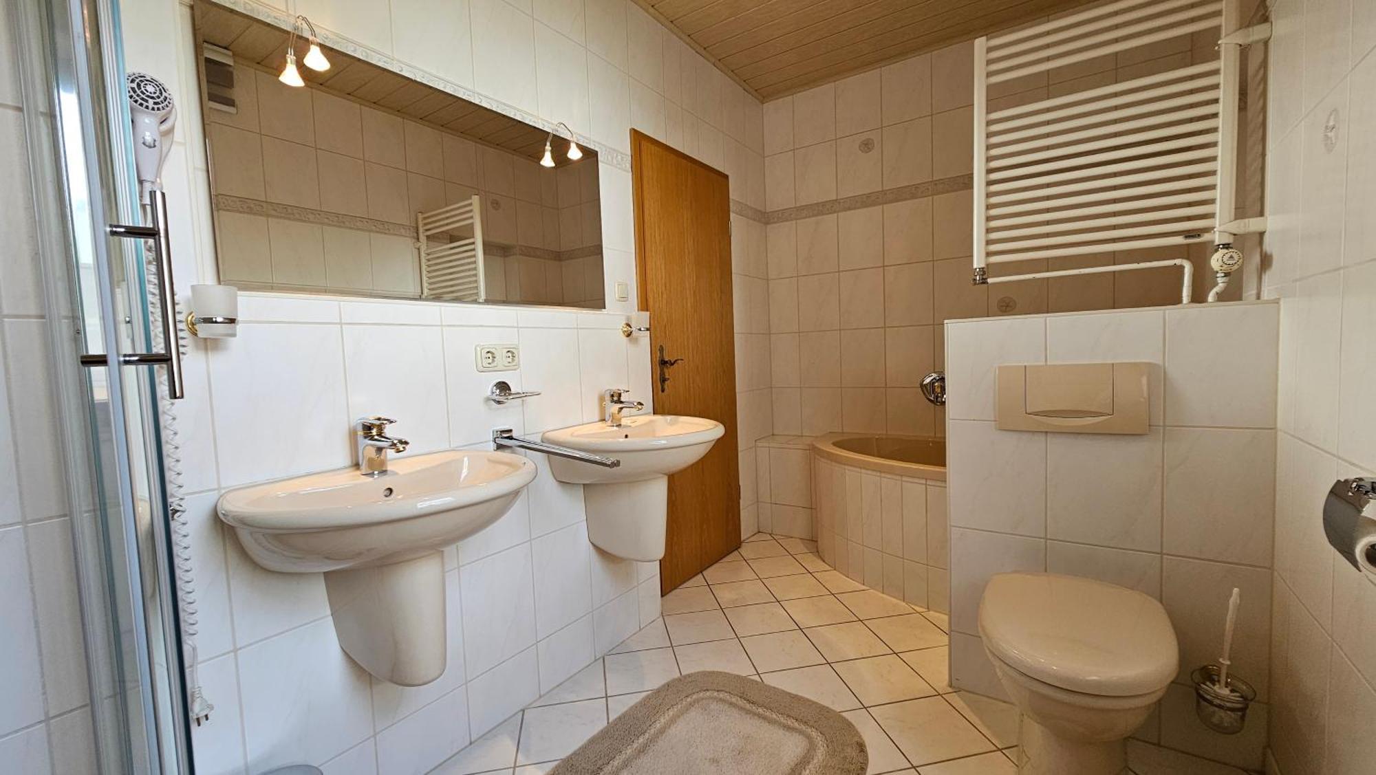 Pension Weisse Rose, Parkplatz, Fruehstueck, Wlan, Zentral Бад-Ельстер Екстер'єр фото